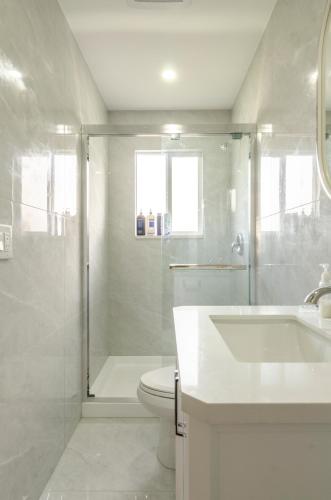 a bathroom with a shower and a toilet and a sink at Oak Park House in Vancouver in Vancouver