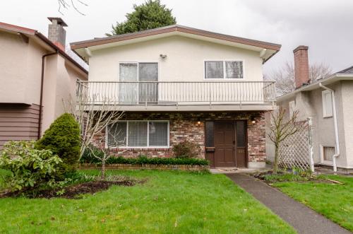a house with a balcony and a yard at Oak Park House in Vancouver in Vancouver