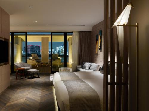 En eller flere senge i et værelse på Mitsui Garden Hotel Jingugaien Tokyo Premier