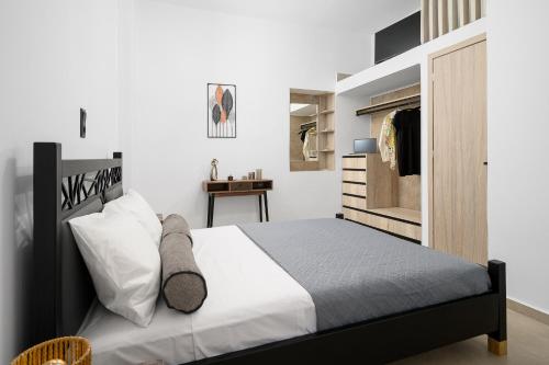Ένα ή περισσότερα κρεβάτια σε δωμάτιο στο Zaros Springs Villa Lithos