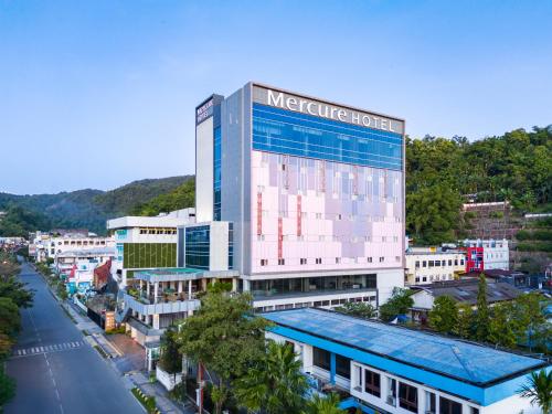a building with themetric hotel on the side of a street at Mercure Jayapura in Jayapura