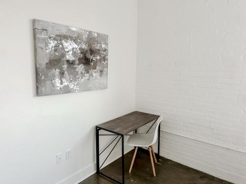 Gambar di galeri bagi Sleepover Charming 1BD 1BA Wichita Lofts di Wichita