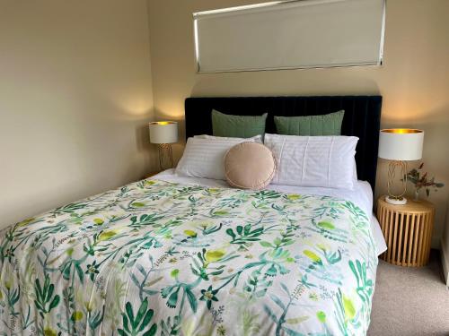 a bedroom with a large bed with a floral bedspread at Harbour Lookout in Strahan
