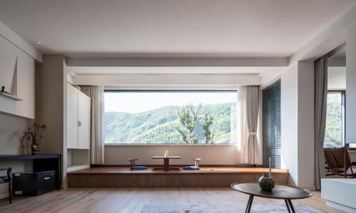 ホテルから撮影された、または一般的な山の景色
