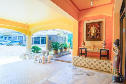 Posezení v ubytování OYO 534 Phasuk Hotel