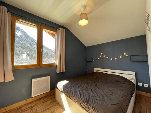 a bedroom with a bed in the corner of a room at Duplex - 4/5 personnes in Saint-Sorlin-dʼArves