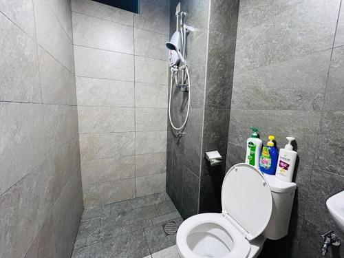 Koupelna v ubytování Cozy black 3 bedroom , wifi , TVBox
