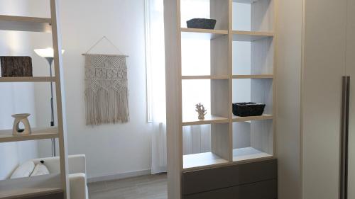 a room with white shelves and a window at VivimiHome - Oasi Verona spazio comfort e relax in Verona