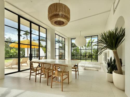 Ruang duduk di Dolce villas in Bingin