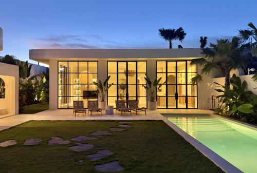 Kolam renang di atau dekat dengan Dolce villas in Bingin