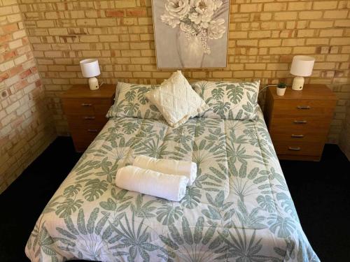 Postel nebo postele na pokoji v ubytování Kalbarri Holiday Villas A