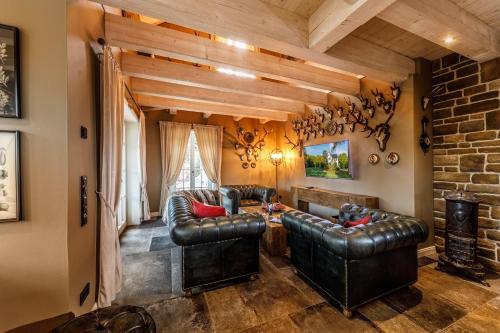 Χώρος καθιστικού στο Ferienhaus Ilsenburg, luxuriöse Landhäuser mit Sauna und Kamin, mitten im Harz