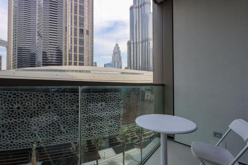 Livbnb-Modern 2BR with Partial Burj Khalifa View