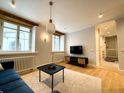 Μια τηλεόραση ή/και κέντρο ψυχαγωγίας στο Old Town Luxury Apartment