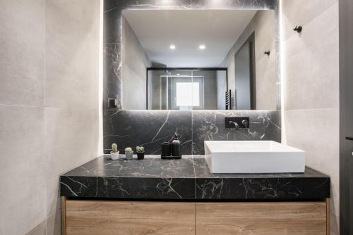 Astoria - Luxury 2-BR Apartment in Athens