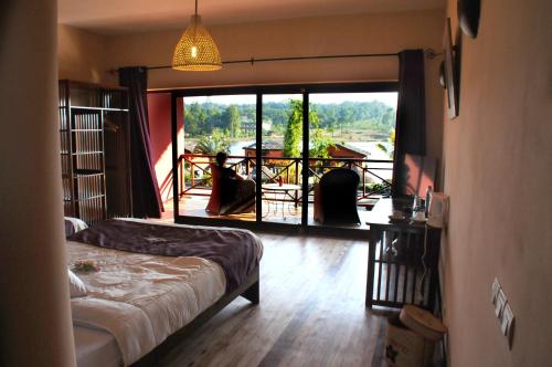 Ένα ή περισσότερα κρεβάτια σε δωμάτιο στο Lac Hôtel Sahambavy