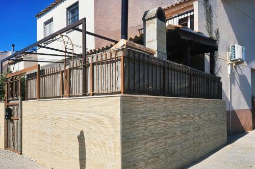 4-Bed Villa Sleeps 8 Pets Ok & 10 min to Beach