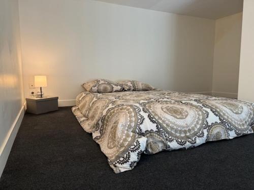Postel nebo postele na pokoji v ubytování OULLINS T3 COSY 70M2 - 6 Pers 2 Chambre - 2 Mezzanines Métro & centre à Pied