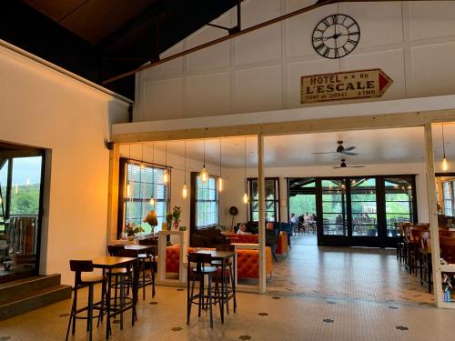a restaurant with chairs and tables in a building at Brasseurs Du Pont - Microbrasserie avec chambres in Siorac-en-Périgord