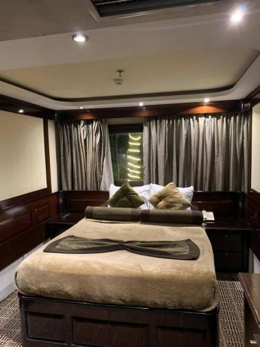 a bedroom with a large bed in a boat at الباخرة ريفر بوت river boat in Cairo