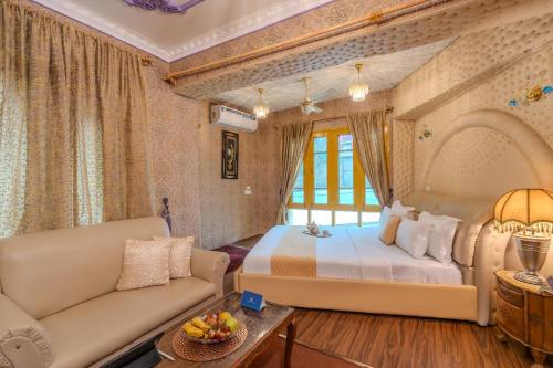Un lugar para sentarse en SaffronStays King Mahal