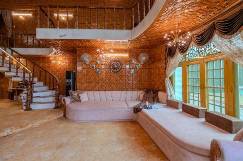 Un lugar para sentarse en SaffronStays King Mahal