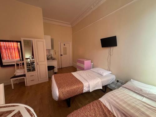 TV a/nebo společenská místnost v ubytování Collingham Place Apartments