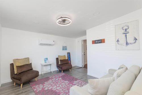 Beachside Bliss - Breakfast, Walk to Schooners, Sleeps 15, Fenced Privacy photo 14