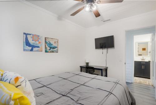 Beachside Bliss - Breakfast, Walk to Schooners, Sleeps 15, Fenced Privacy photo 29
