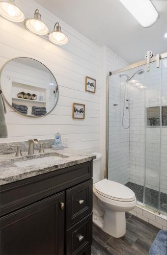 Beachside Bliss - Breakfast, Walk to Schooners, Sleeps 15, Fenced Privacy photo 32