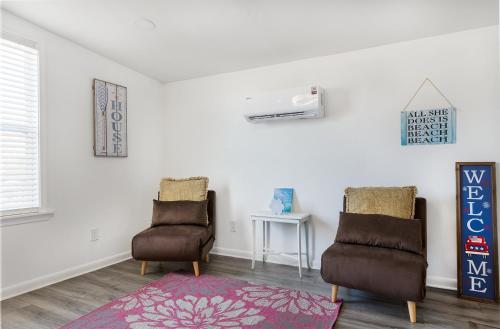 Beachside Bliss - Breakfast, Walk to Schooners, Sleeps 15, Fenced Privacy photo 12
