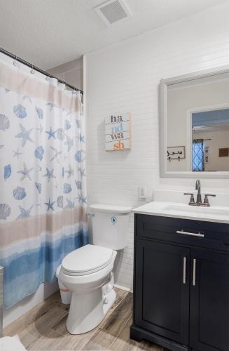 Beachside Bliss - Breakfast, Walk to Schooners, Sleeps 15, Fenced Privacy photo 31