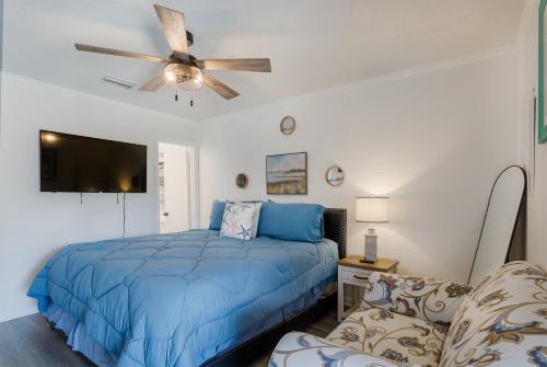 Beachside Bliss - Breakfast, Walk to Schooners, Sleeps 15, Fenced Privacy photo 27