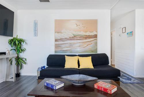 Beachside Bliss - Breakfast, Walk to Schooners, Sleeps 15, Fenced Privacy photo 11