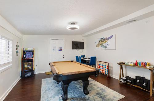 Beachside Bliss - Breakfast, Walk to Schooners, Sleeps 15, Fenced Privacy photo 10