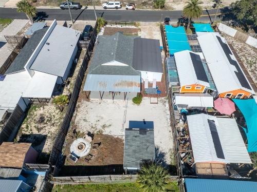 Beachside Bliss - Breakfast, Walk to Schooners, Sleeps 15, Fenced Privacy photo 35