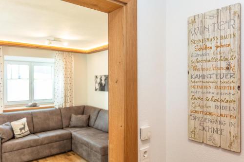 a living room with a couch and a mirror at Ferienwohnungen Recherhof in Hochfilzen