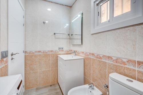 Modern sunny apartment 100m from the beach
