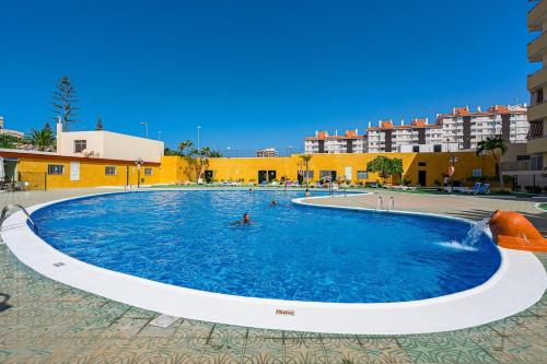 Modern sunny apartment 100m from the beach