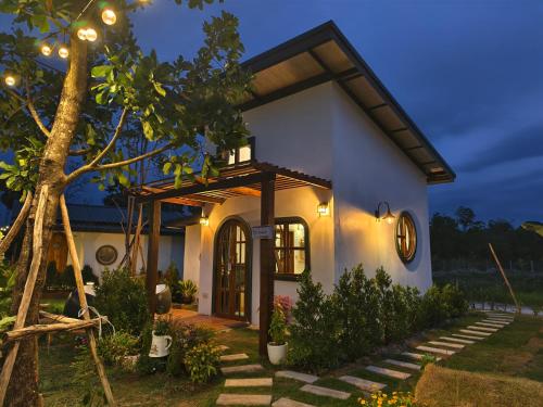 Κήπος έξω από το อุ่นไอนา โฮมสเตย์ ณ นครพนม Aun-i-na Homestay Nakhonphanom