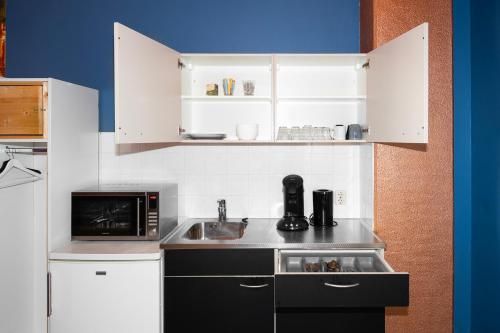 Dapur atau dapur kecil di Amsterdam Teleport Hotel