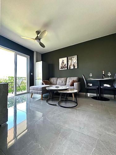 K15 Luxe Oasis Retreat - 3 Minute Drive to Beach