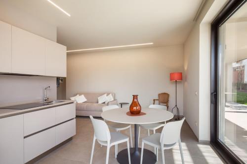 Una cocina o cocineta en Villa Carlotta Rosmarino