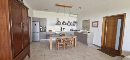 Cuina o zona de cuina de Coastal Chic Escape