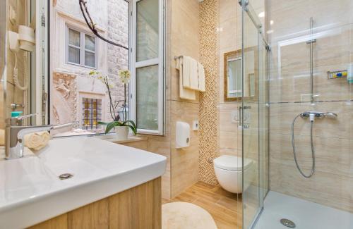 Apartments & Rooms Perla