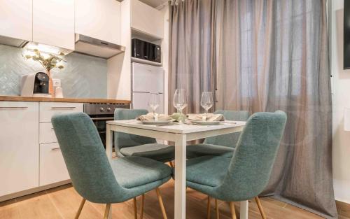 Peaceful apartment with a private patio by REMS