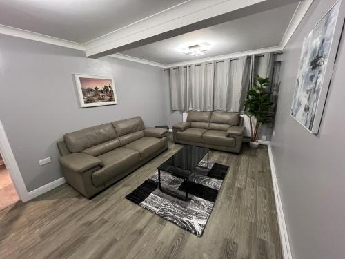 Χώρος καθιστικού στο Spacious 3 Bed Home - Ideal for Families & Groups