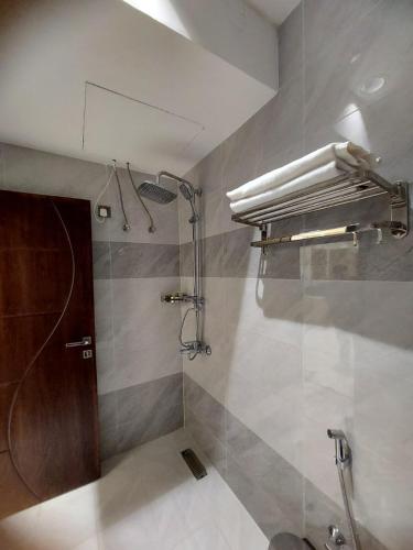 a bathroom with a shower with a glass door at قمم النماص 2 Qimam alnamas in Al Namas