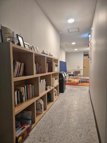 Η βιβλιοθήκη hostel