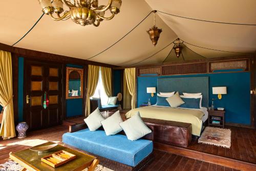 Postel nebo postele na pokoji v ubytování Kasbah Tamadot - Sir Richard Branson's Moroccan Retreat